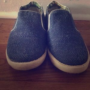 These are Sam Edelman Jean closed shoes.